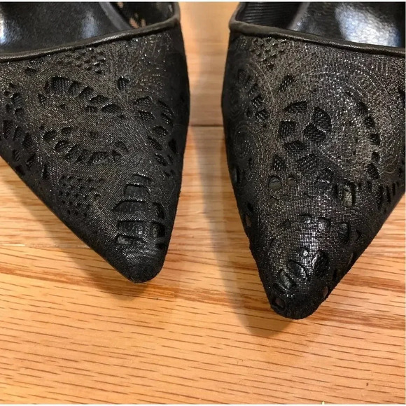 Manolo Blahnik BB Pump Black Laser Cut Leather w/ Glitter Accents. Size 7.5 - Picture 3 of 9